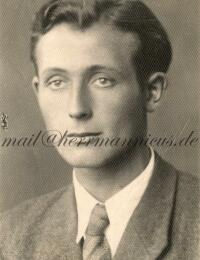 Ernst Herrmann, ca. 21 Jahre alt, Foto von ca. 1944 (Rückseite: zur Erinnerung an Sohn Ernst)